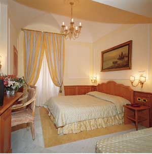 Classic double with private facilities (bath and shower), and breakfast
